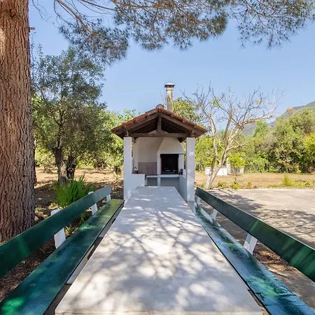 ヴィラ Secret Garden Villa-3bd, Pool & Bbq In Halikounas