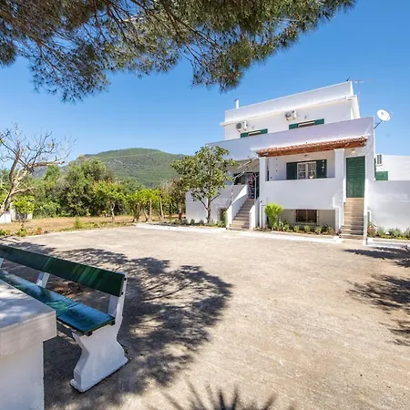 Secret Garden Villa-3bd, Pool & Bbq In Halikounas