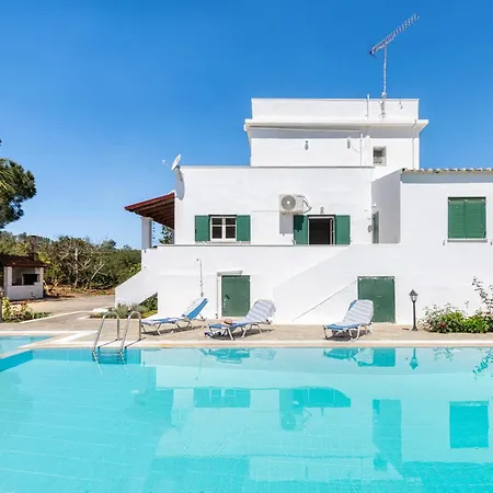 וילה Secret Garden Villa-3bd, Pool & Bbq In