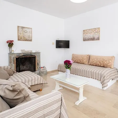 Villa Secret Garden Villa-3bd, Pool & Bbq In