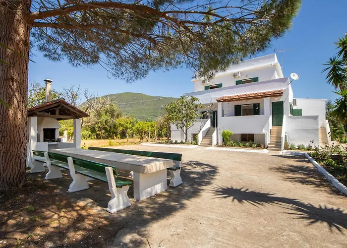 Secret Garden Villa-3bd, Pool & Bbq In Βίλα Χαλικούνας