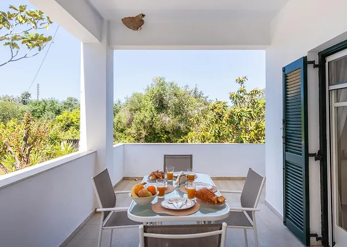 Secret Garden Villa-3bd, Pool & Bbq In Χαλικούνας