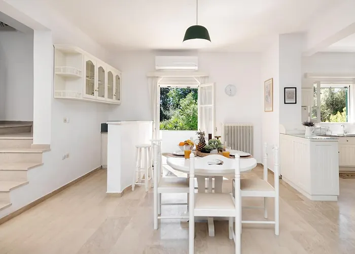 Secret Garden Villa-3bd, Pool & Bbq In Βίλα *