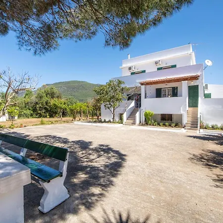 Secret Garden Villa-3bd, Pool & Bbq In Halikounas