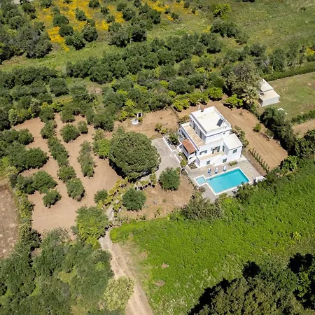 Secret Garden Villa-3bd, Pool & Bbq In Halikounas