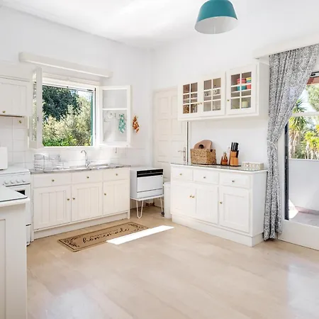 Vilă Secret Garden Villa-3bd, Pool & Bbq In *