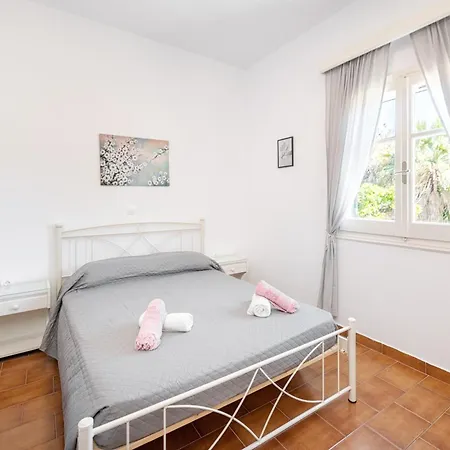 Vilă Secret Garden Villa-3bd, Pool & Bbq In *